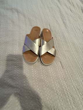 UGG Kari Metallic Crossover Slide Sandals Silver Size 7